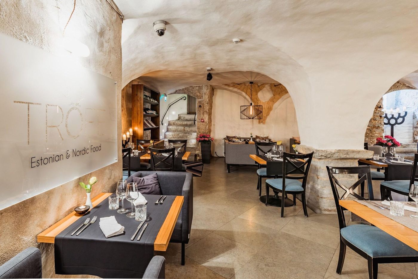 Meriton-Old-Town-Garden-Restaurant-41