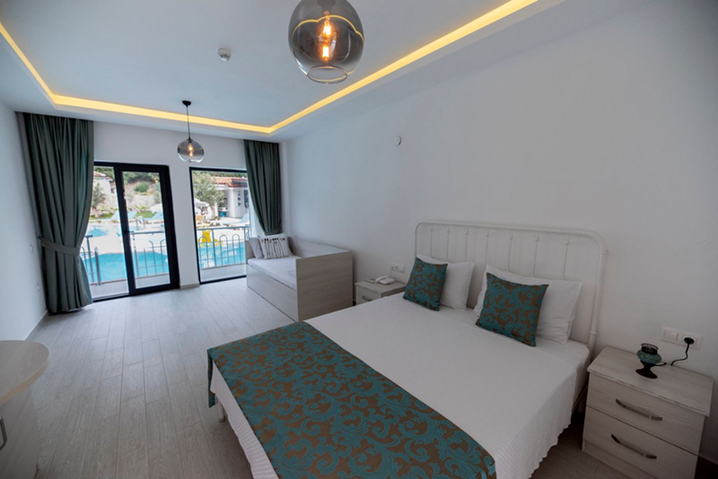 Golden Z Life Exclusive Hotel