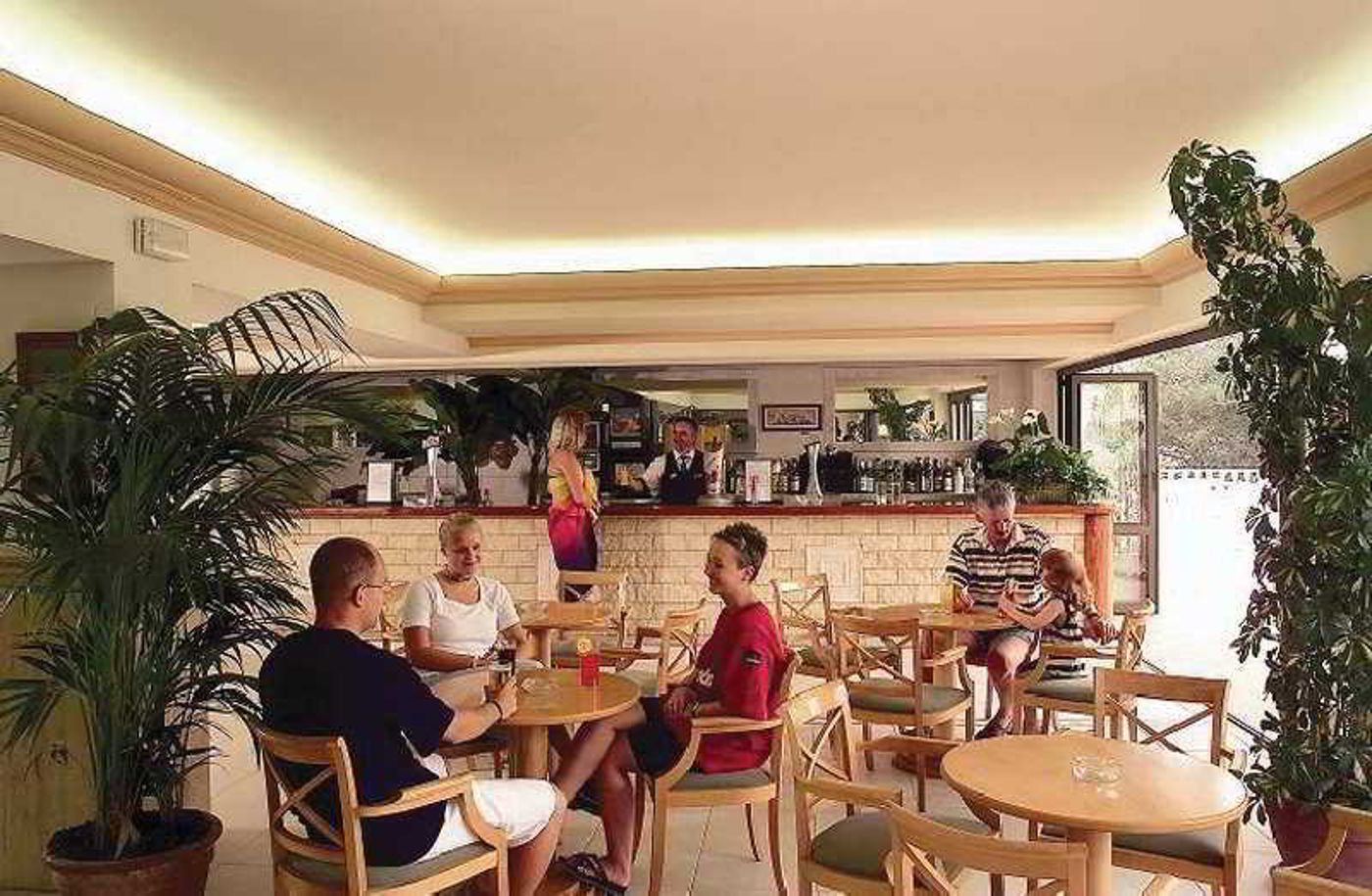 Grupotel-Oasis-Bar-19