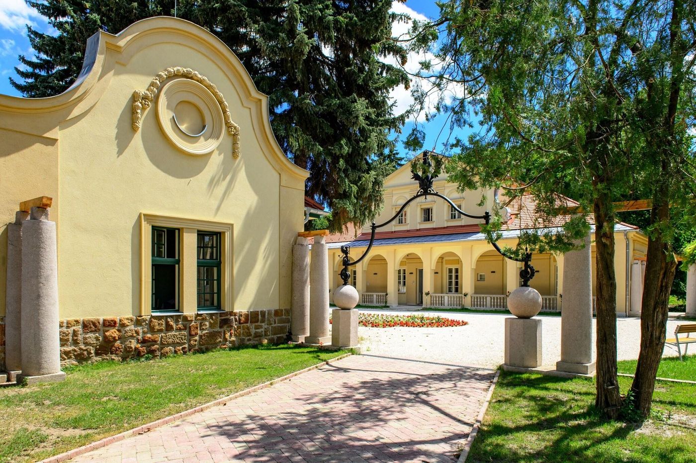 Klebelsberg-Kastely-Terrace-22