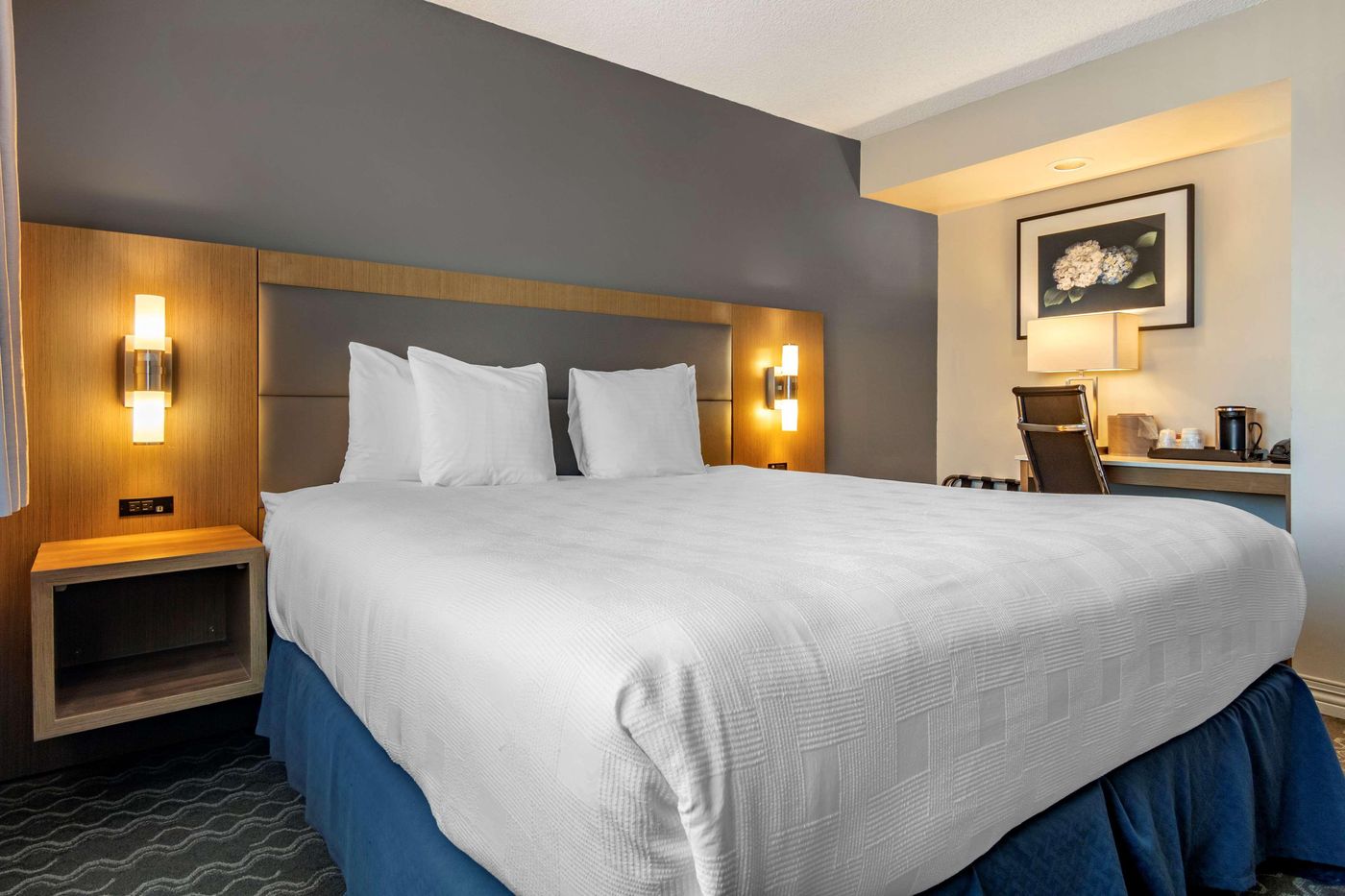 Best-Western-Plus-Vancouver-Airport-Hotel-Room-21