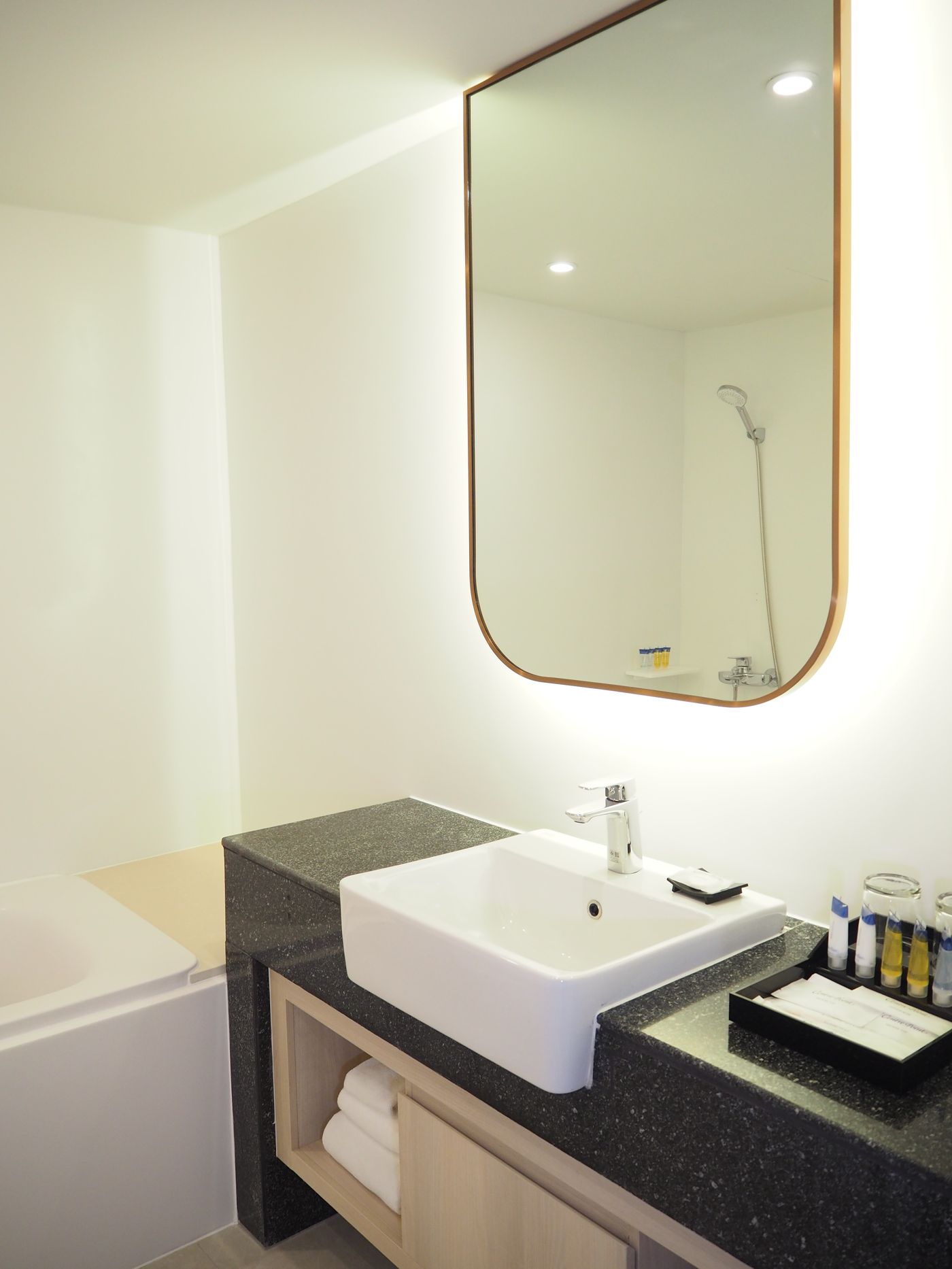 Centre-Point-Plus-Hotel-Pratunam-Room-48