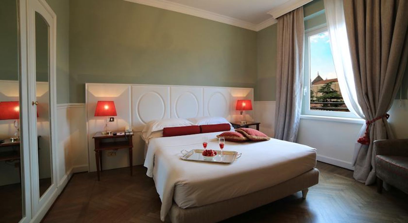 Plaza Hotel Lucchesi