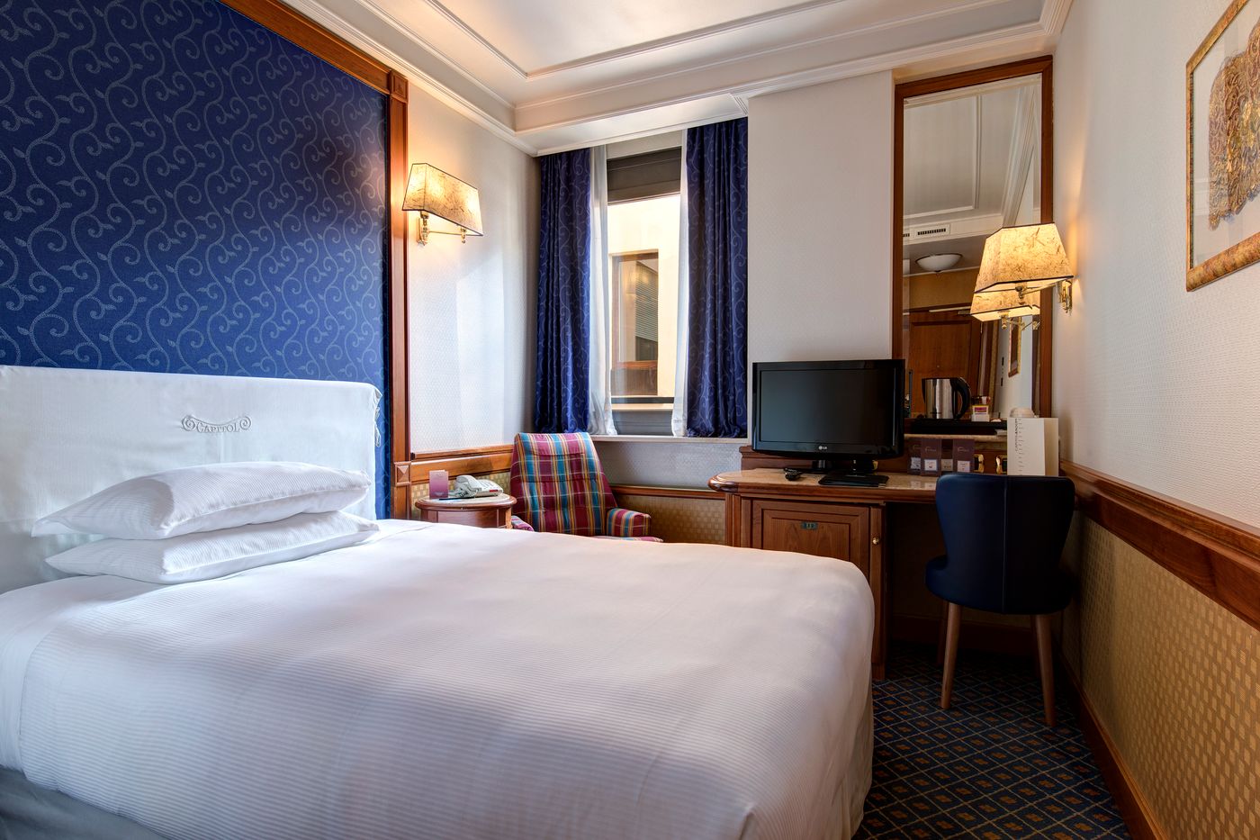 Hotel-Capitol-Room-13