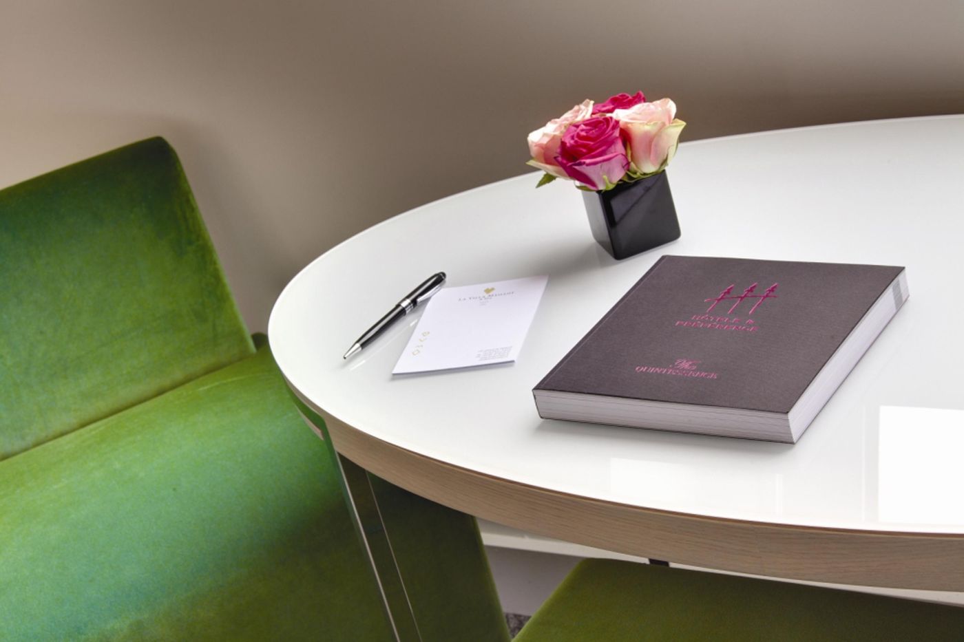 La-Villa-Maillot---Arc-de-Triomphe-Room-3