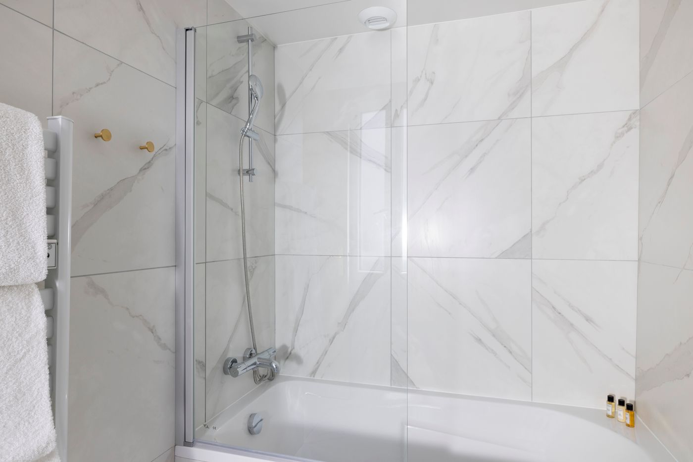 Hotel-Elysees-Bassano-Room-62