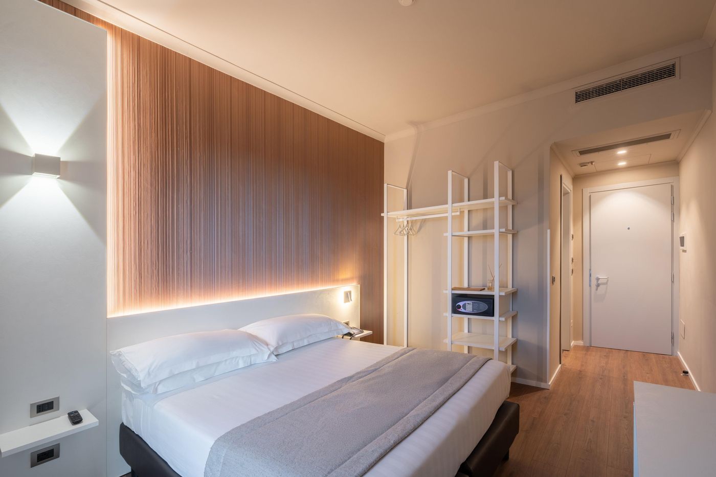 The-Smooth-Rome-Room-11