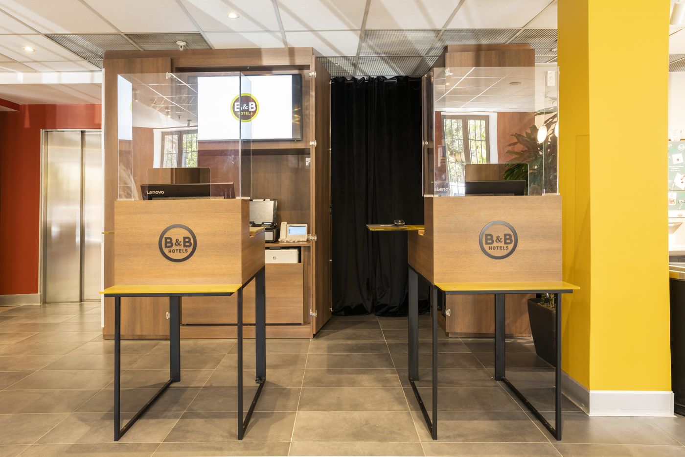 B-B-Hotel-Roma-Tuscolana-San-Giovanni-Lobby-9