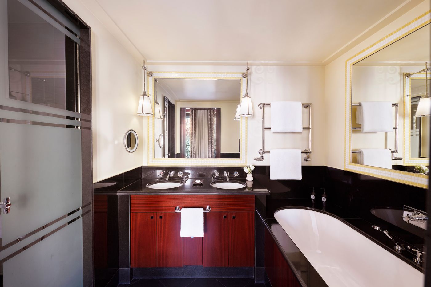 Hotel-Barriere-Le-Fouquets-Paris-Room-47