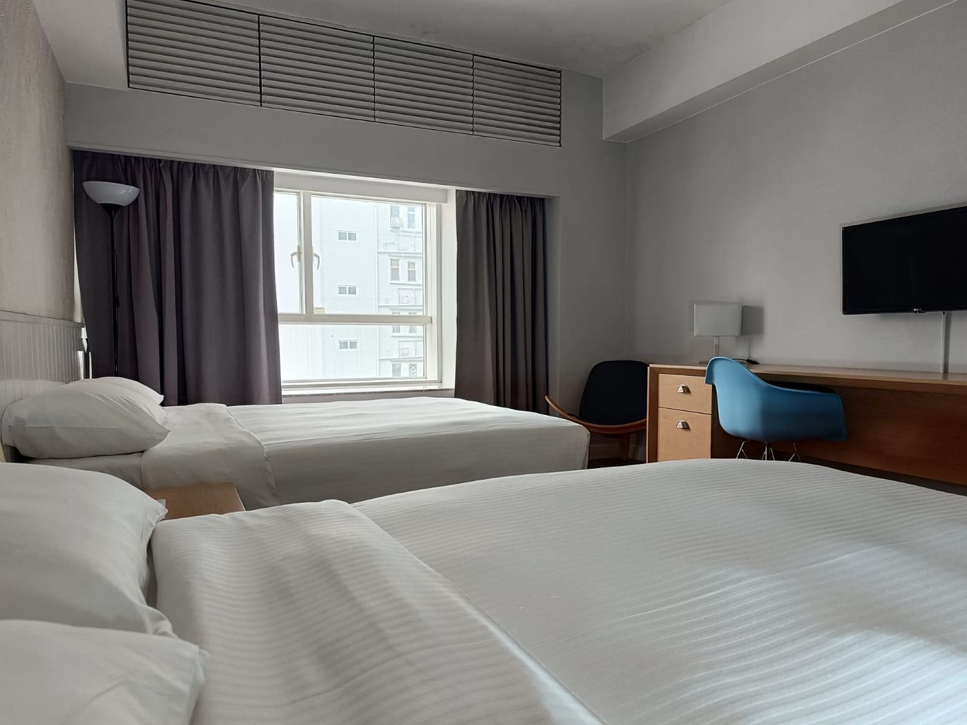 Caritas-Oswald-Cheung-International-House-Room-8