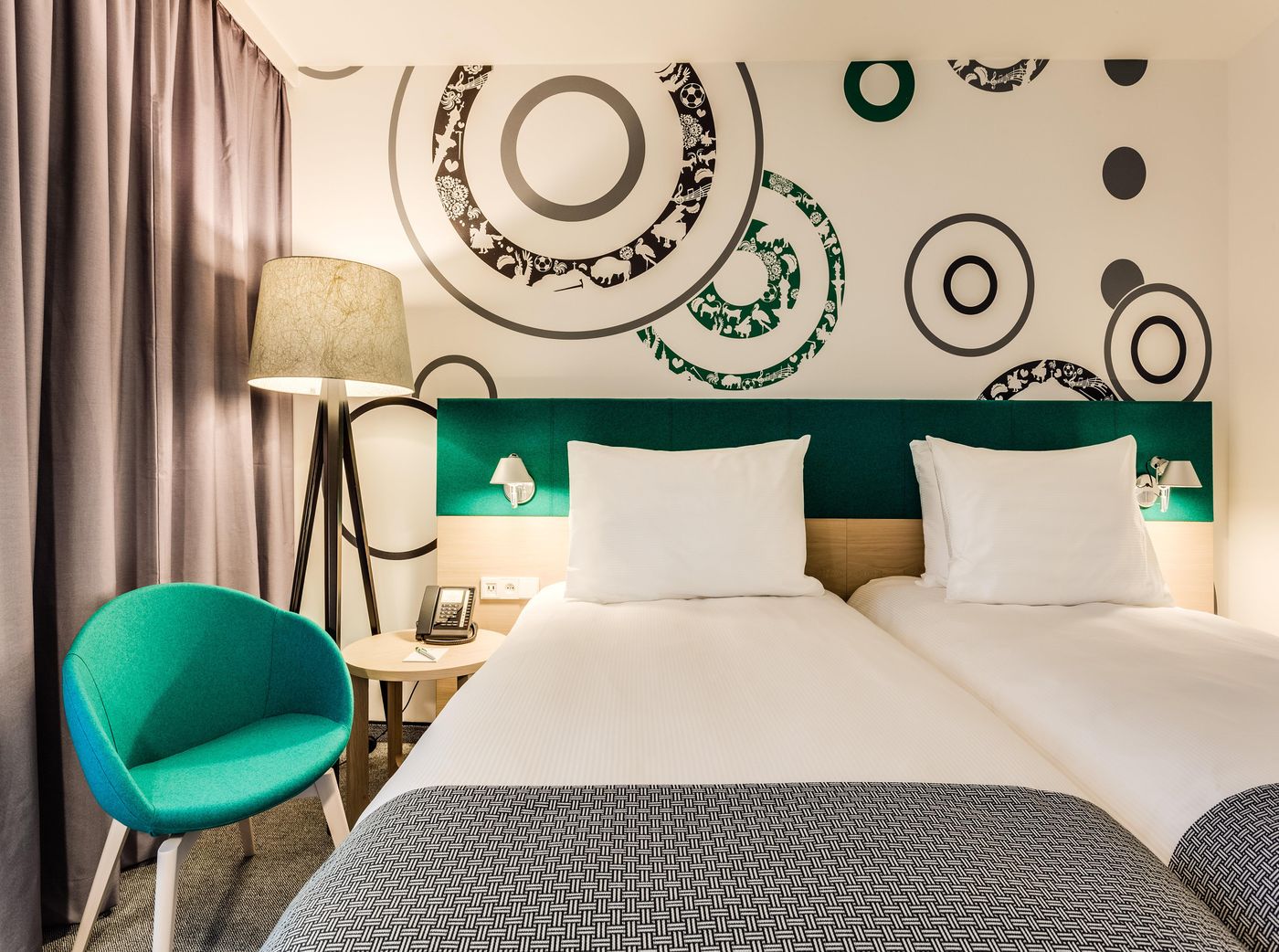 Holiday-Inn-Warsaw-City-Centre-Room-31