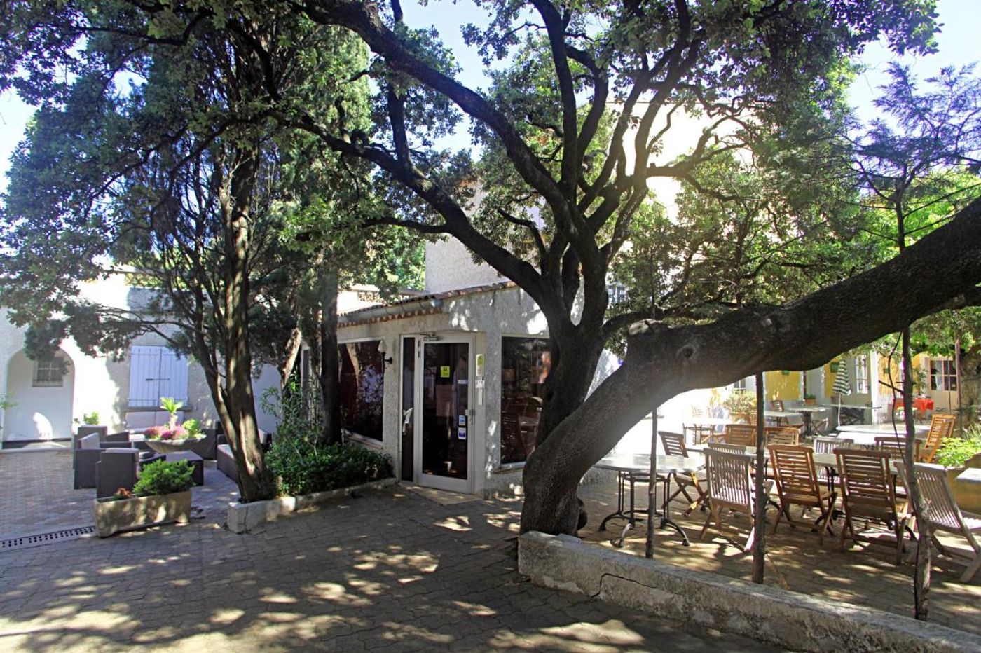 Logis Hôtel le Petit Manoir-France-LES ANGLES-Lobby-2