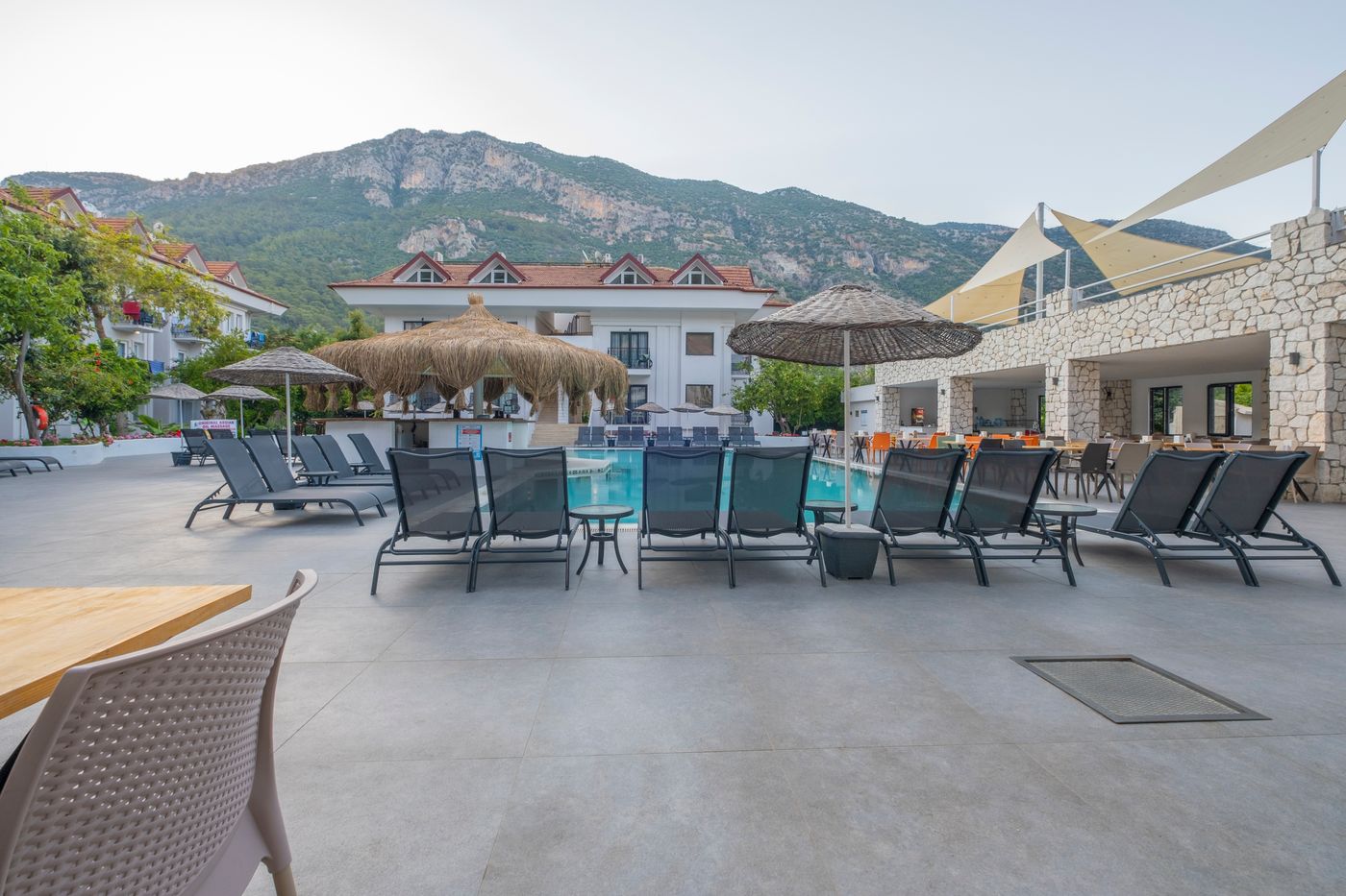 Akdeniz-Beach-Hotel-Pool-22