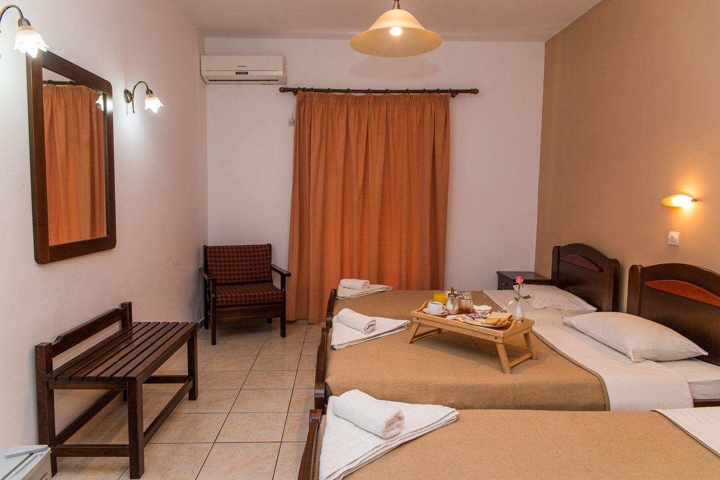 Perkes-Hotel-Room-13