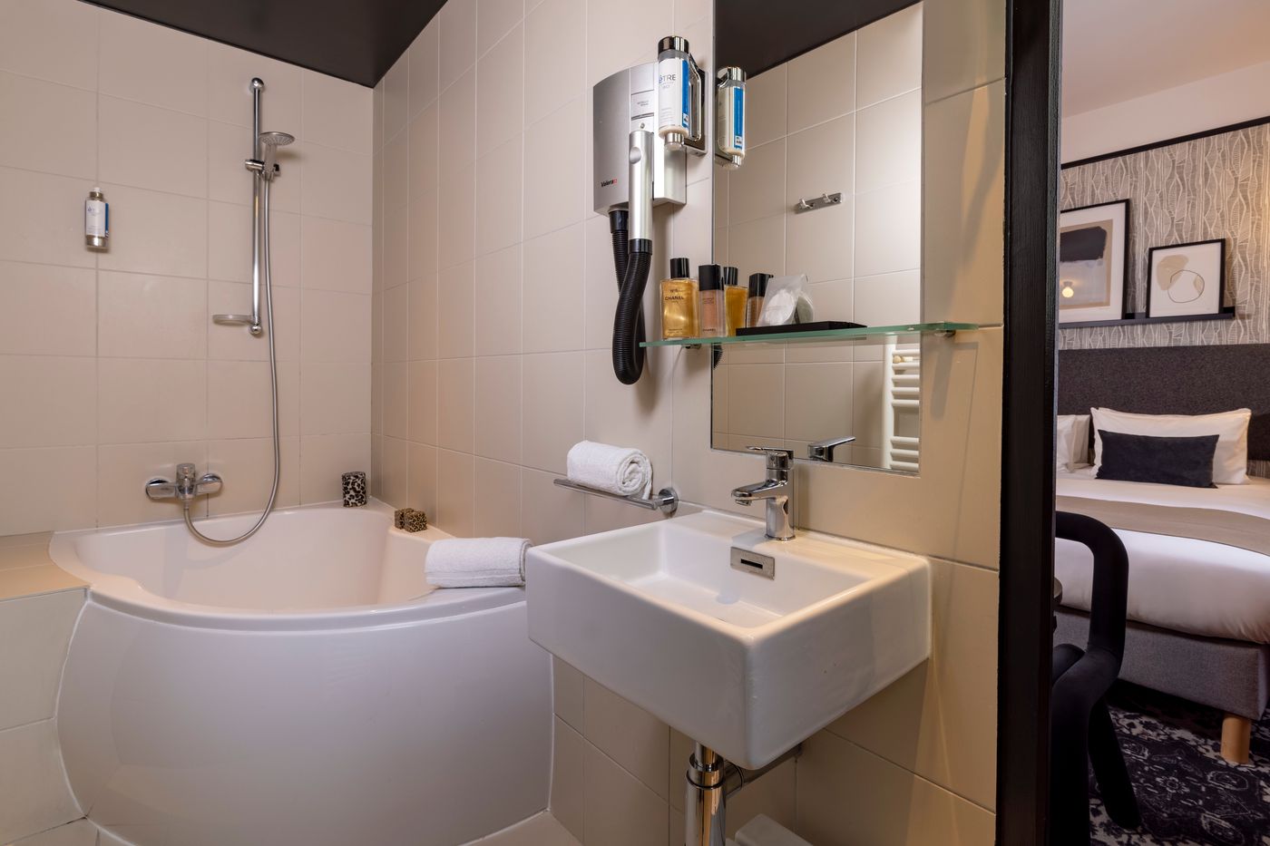 Au-Palais-de-Chaillot-Room-36