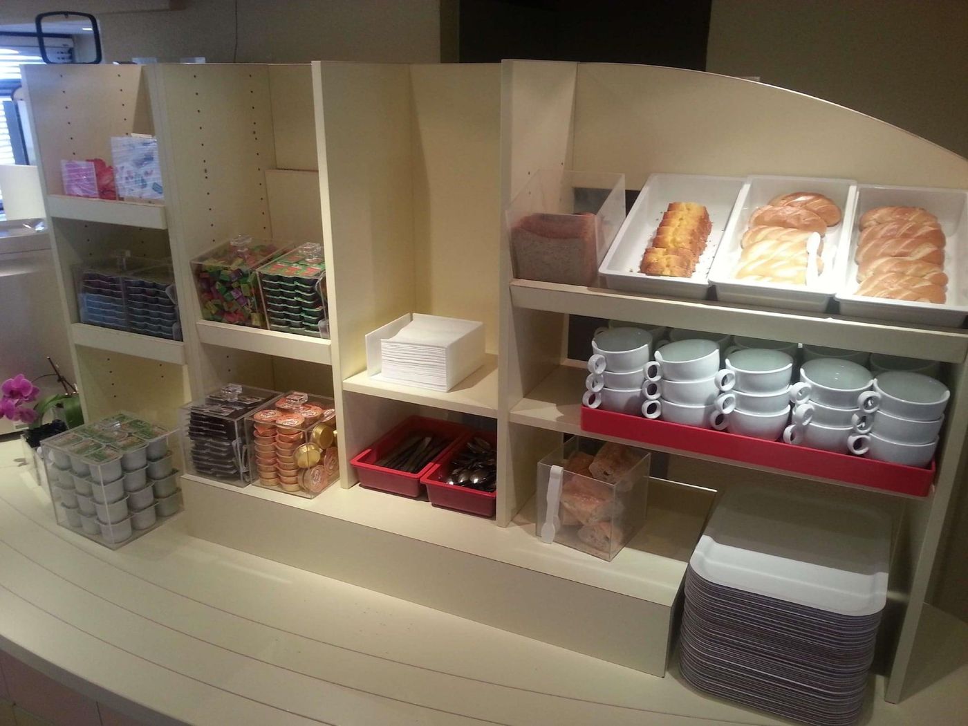 Premiere Classe Lyon Est - Aéroport Saint Exupéry - France - SAINT-LAURENT-DE-MURE - Restaurant - 9