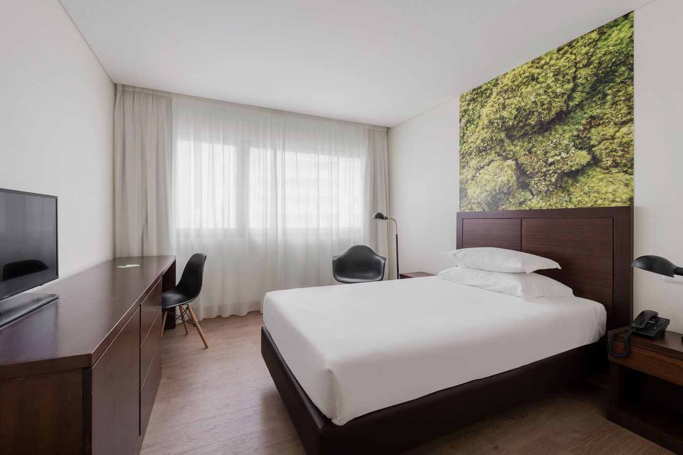 Neat-Hotel-Avenida-Room-9