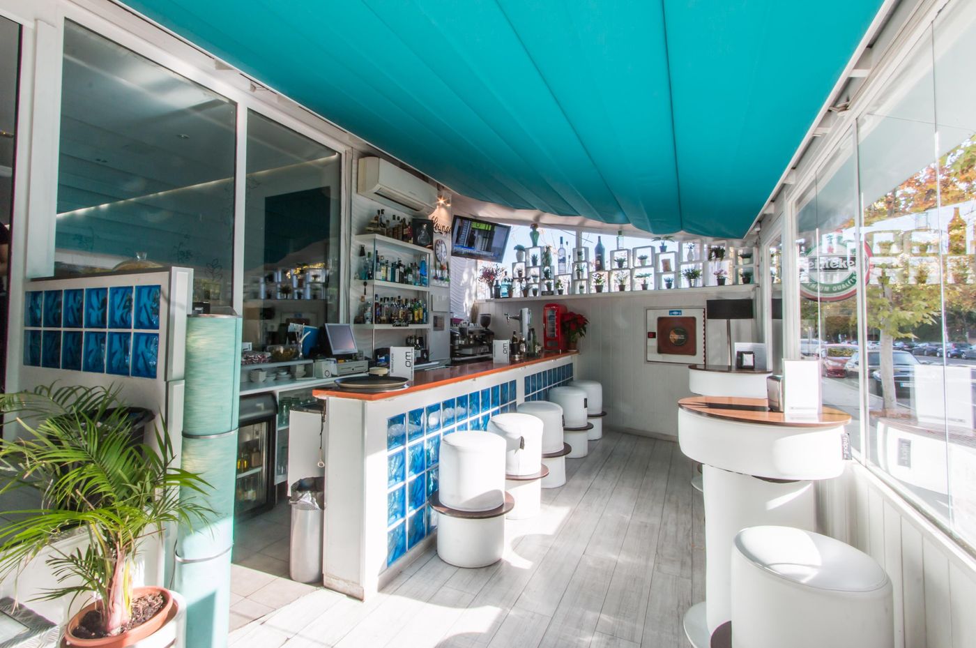 Hotel-Suites-Feria-de-Madrid-Bar-2