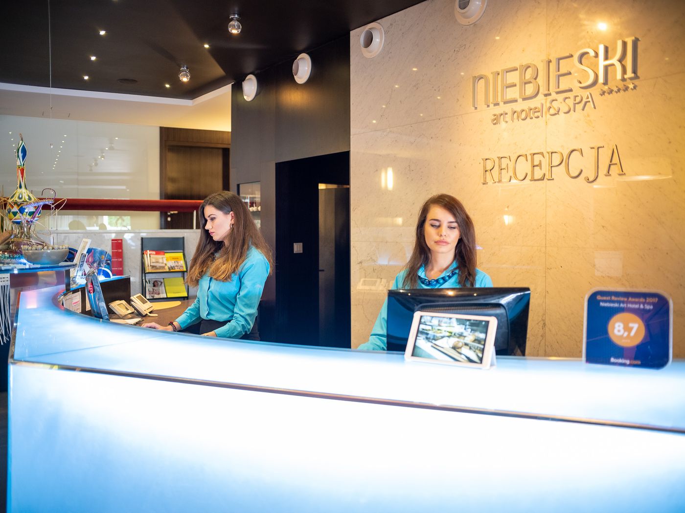 Hotel-Niebieski-Art-Hotel---Spa-Lobby-9
