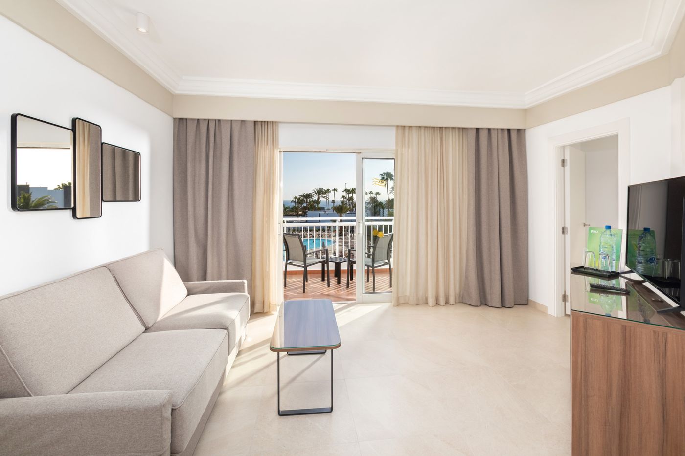 Club-Hotel-Riu-Paraiso-Lanzarote-Resort-Room-31