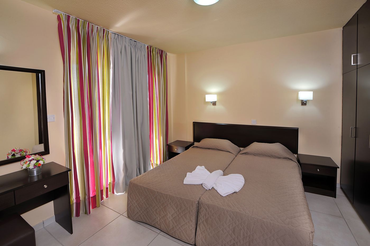 Nelia-Gardens-Room-17