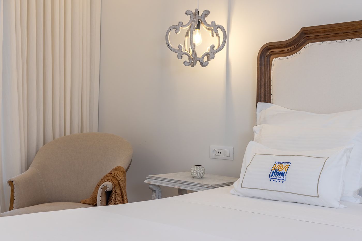 Saint-John-Hotel-Villas---Spa-Room-59