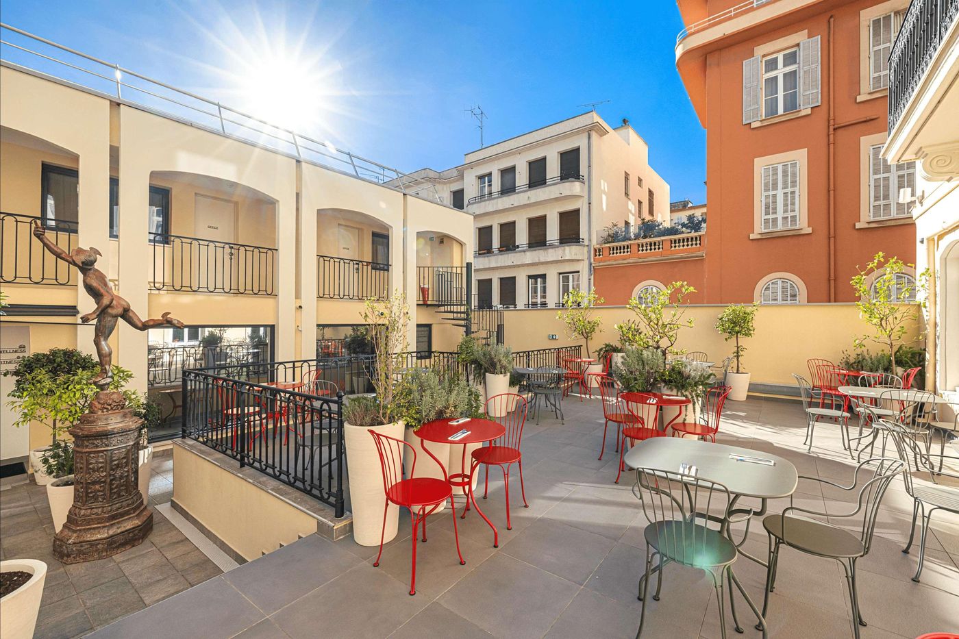 Apollinaire-Nice-General-view-5