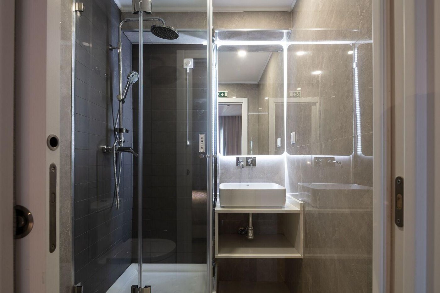 The-Icons-Hotel-Room-10