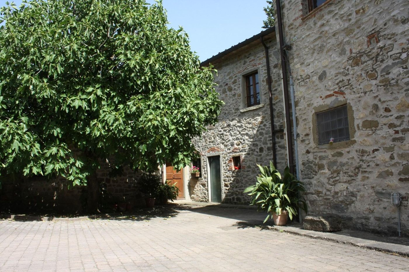 B-B-Villa-La-Nussa-General-view-4