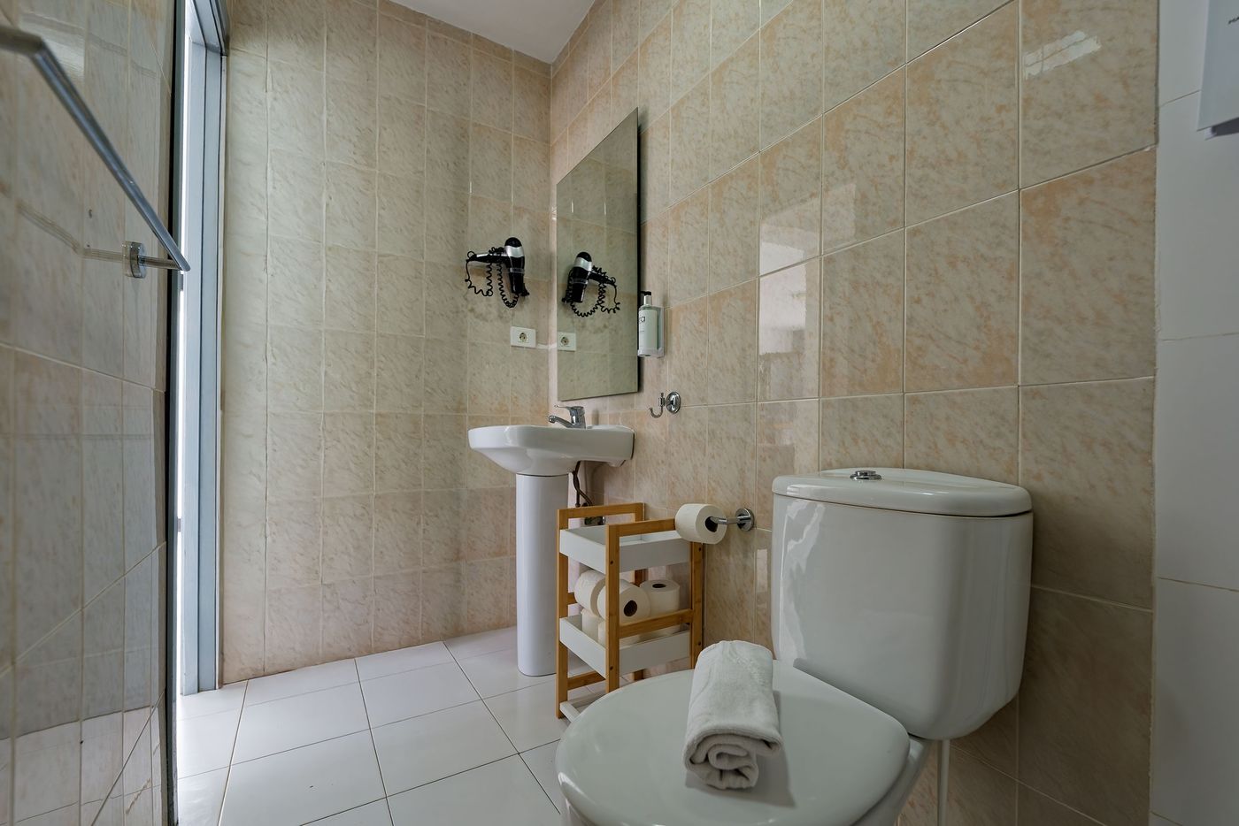 19.08.25 Roslara Apartment