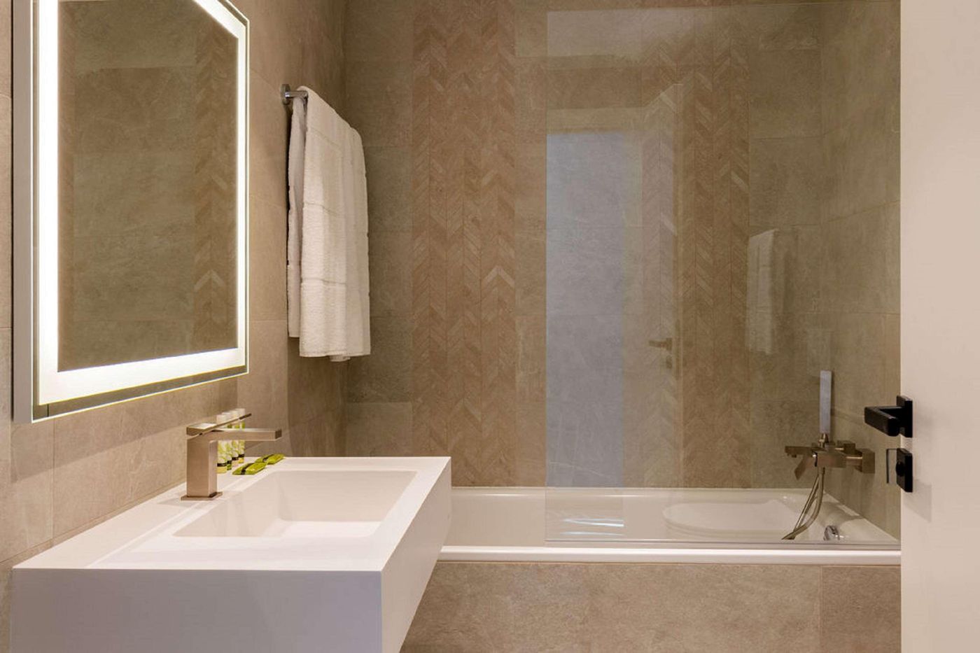 Apollinaire-Nice-Room-22