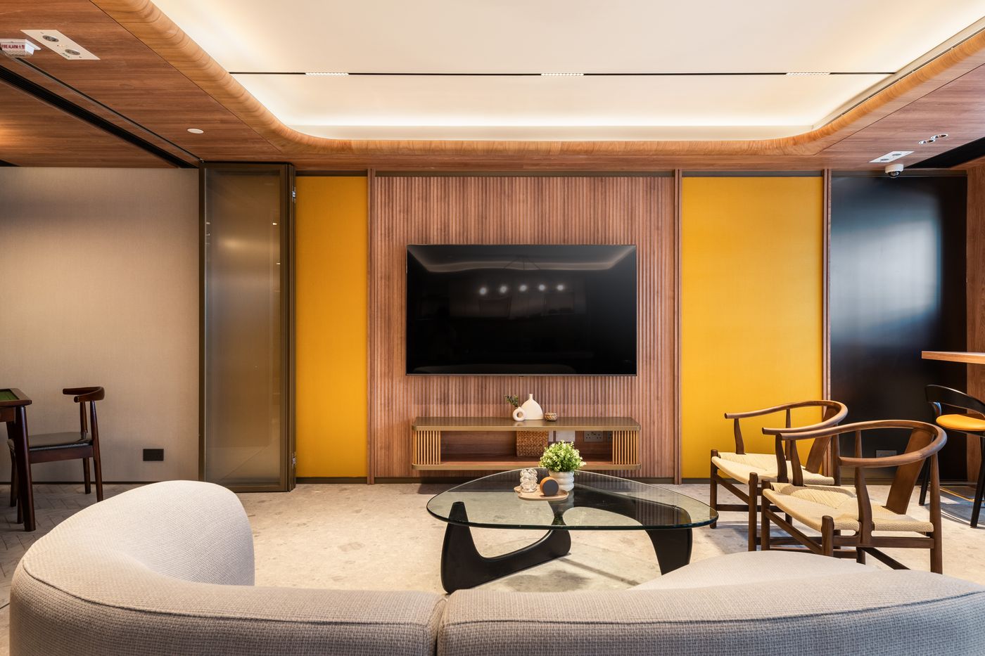 Dash-Living-On-Queen-s-Lobby-5