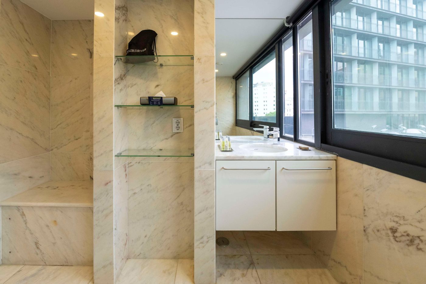 Doubletree-by-Hilton-Lisbon---Fontana-Park-Room-35