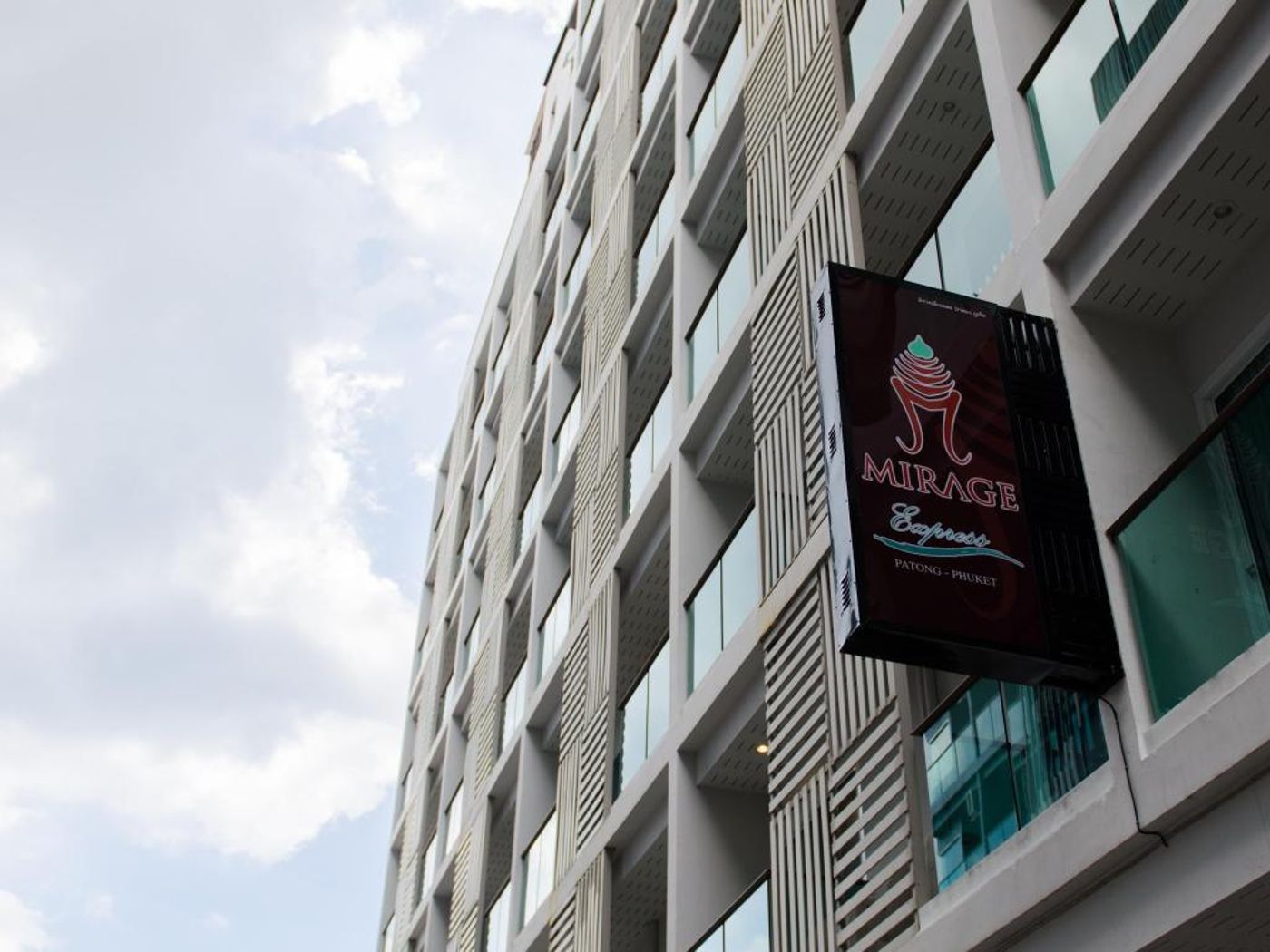 Mirage-Express-Patong-Phuket-Hotel-Terrace-10