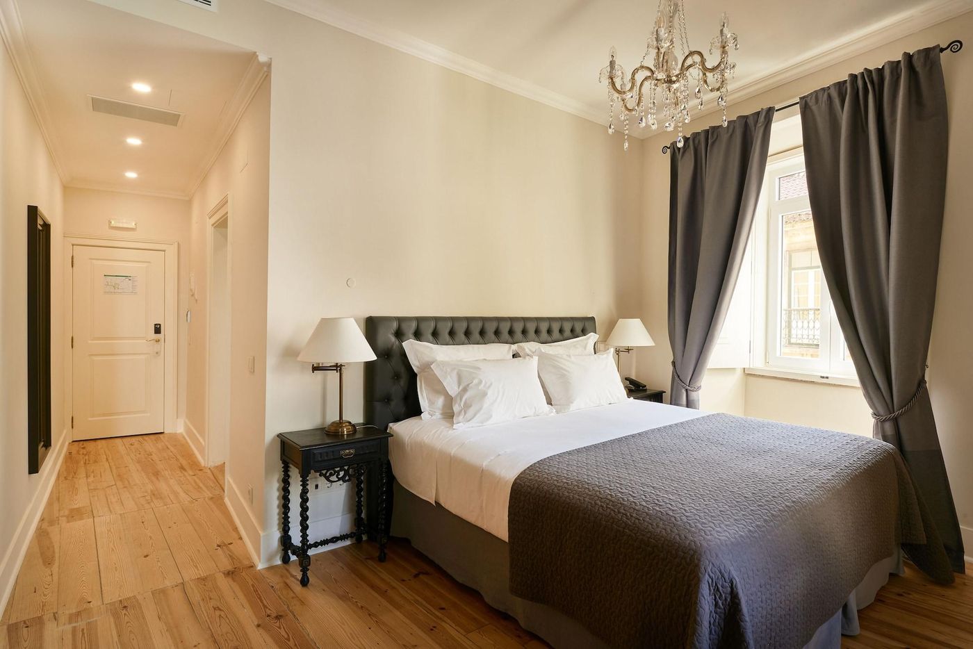 Alegria-A-Lisbon-Boutique-Hotel-Room-17