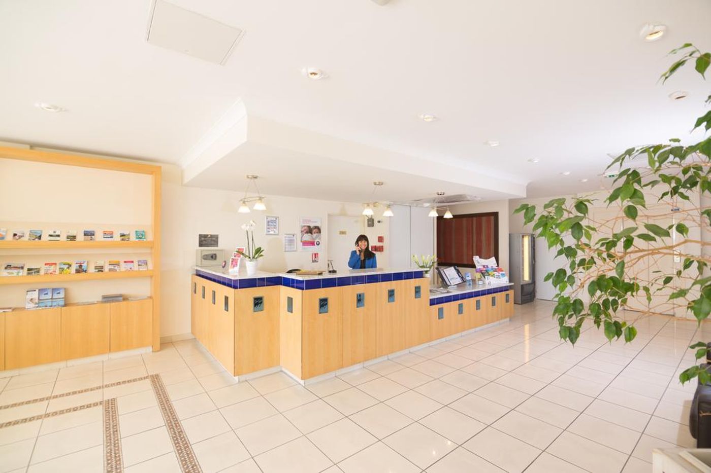 Inter-Hotel-Sea-Side-Park-Lobby-28