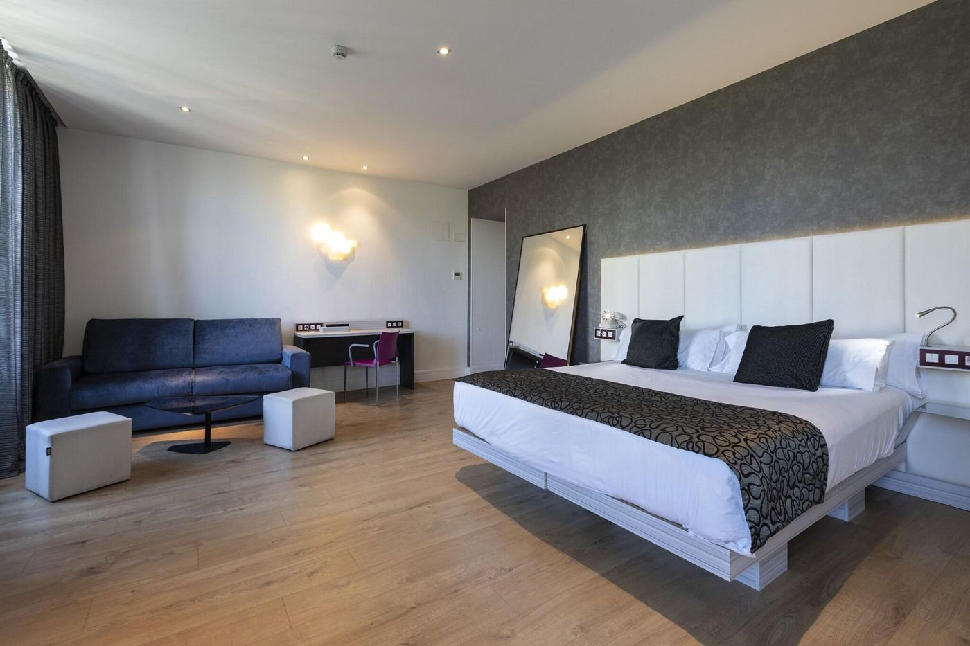 Petit-Palace-Santa-Barbara-Room-16