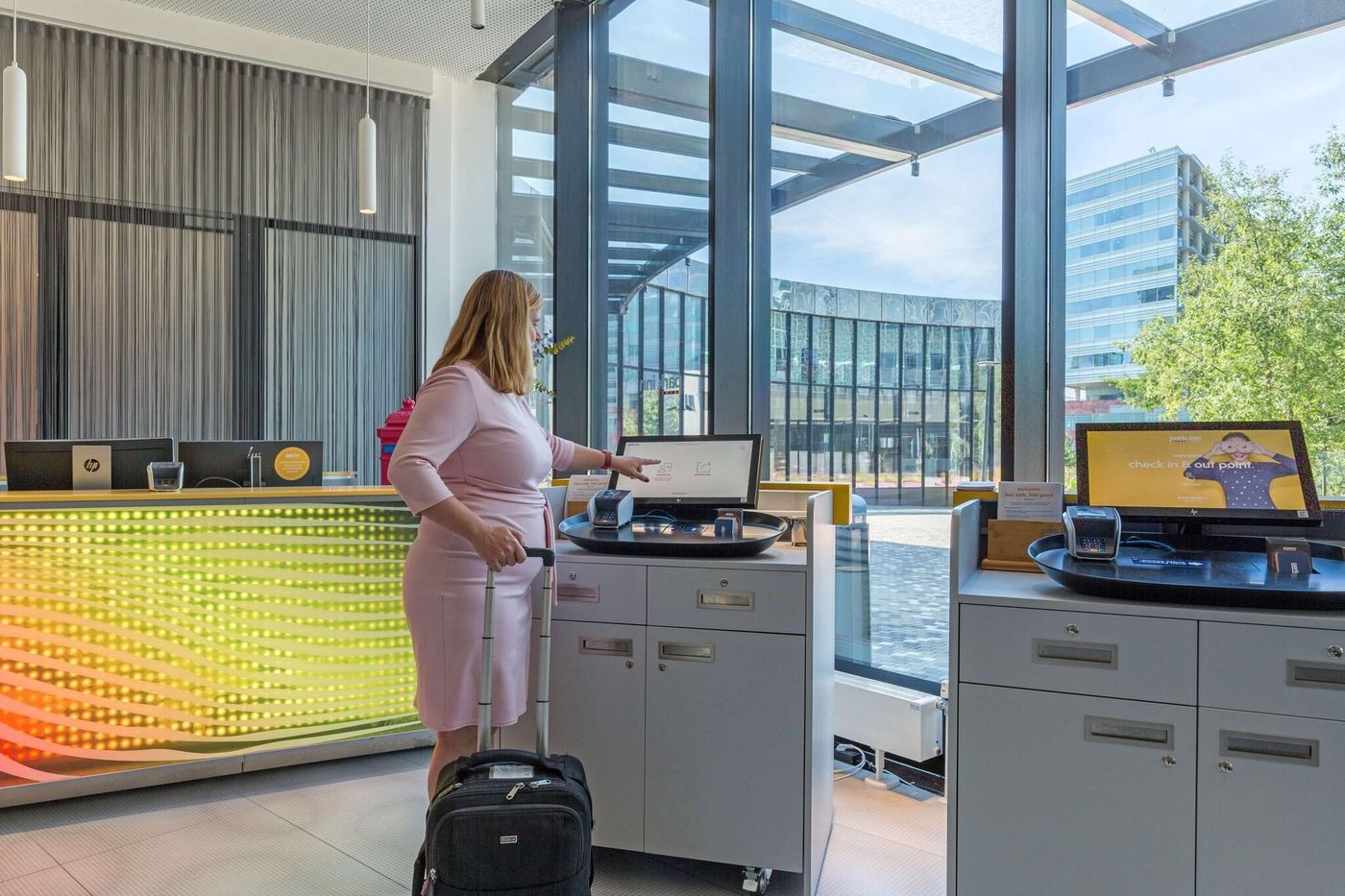 Park-Inn-By-Radisson-Amsterdam-City-West-Lobby-6