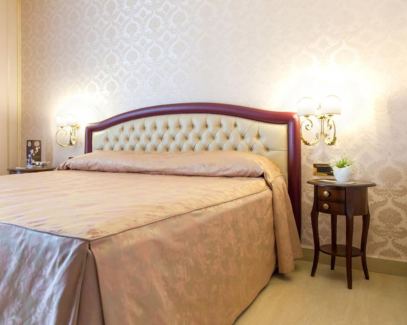 Diamond-Hotel-and-Resort-Naxos-Taormina-Room-16
