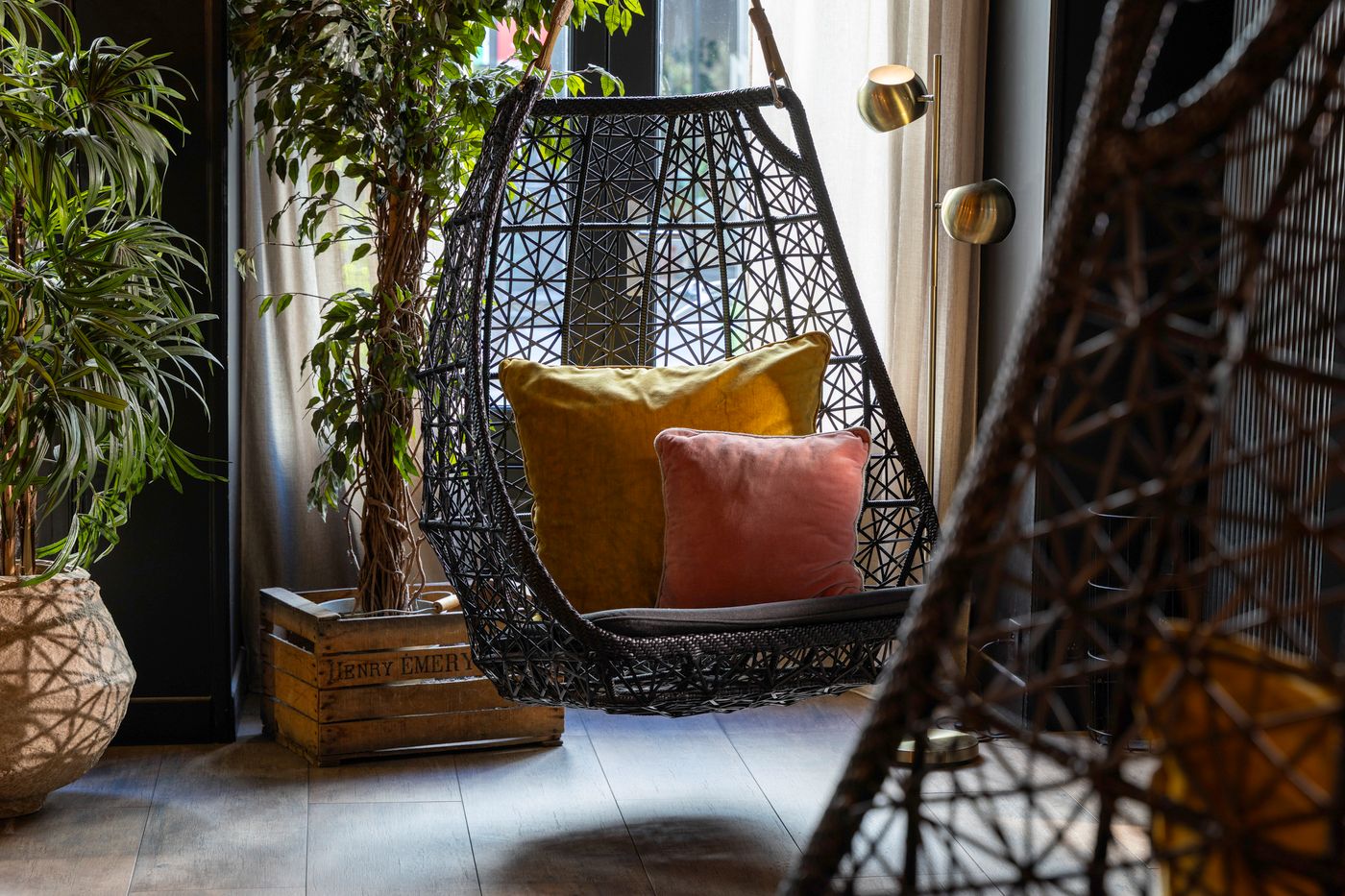 Maxim-Folies-Lobby-8