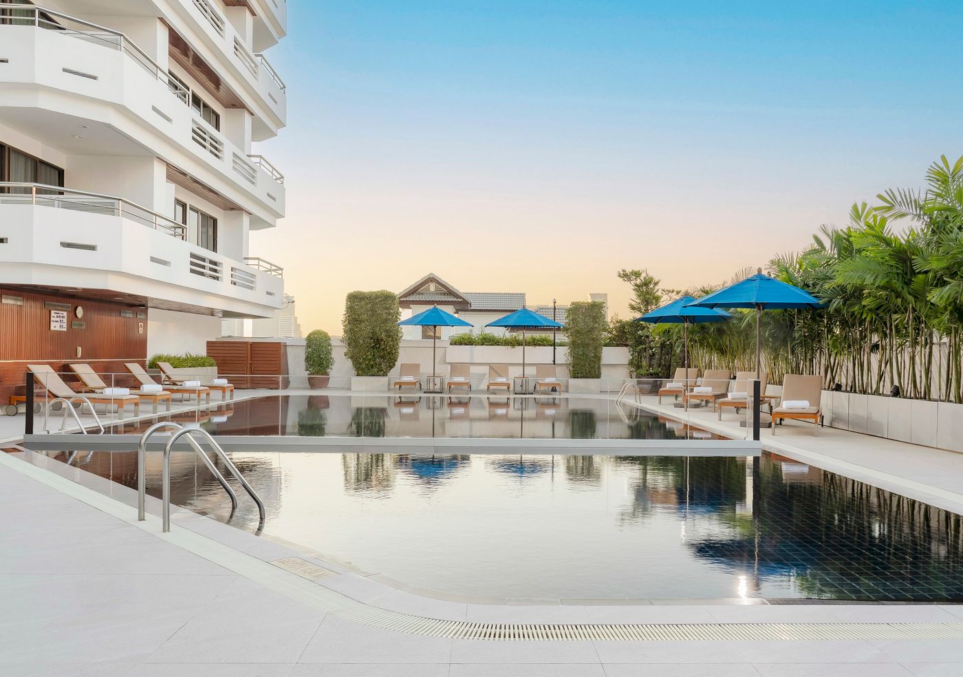 Centre-Point-Hotel-Sukumvit-10-Pool-86