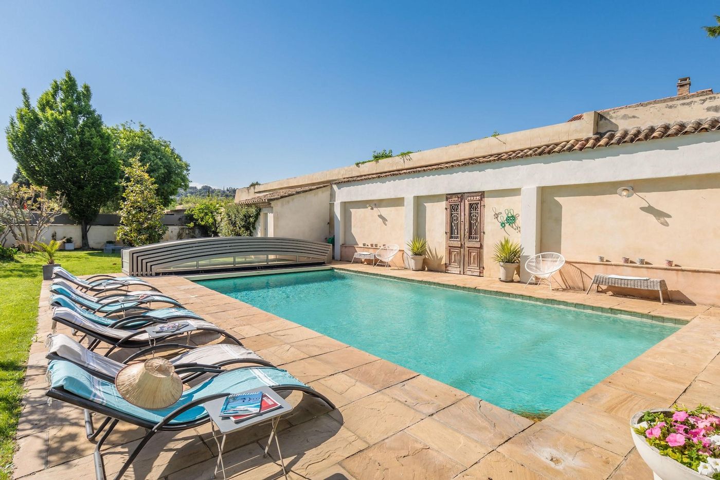 Hôtel La Suite-France-VILLENEUVE-LES-AVIGNON-General view-4