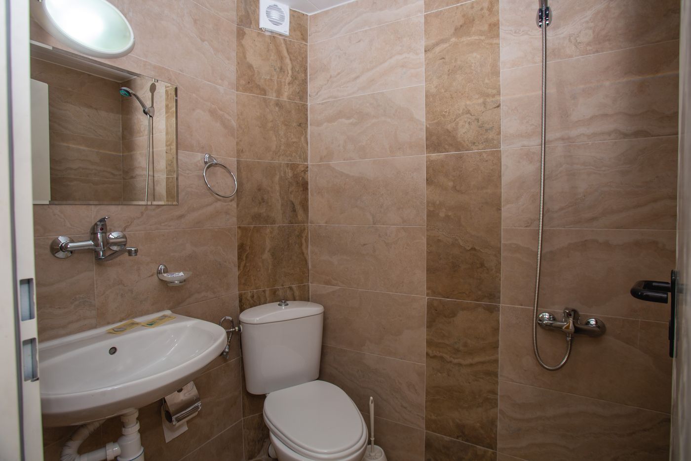 Amfibia-Beach-Complex-Room-40