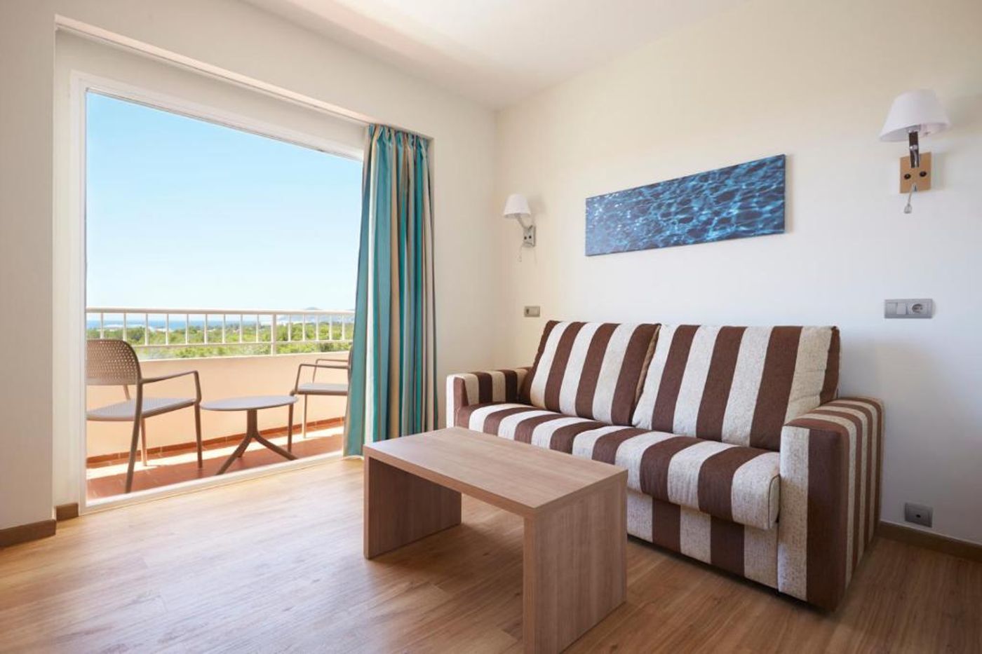 Invisa-Hotel-Ereso-Room-15