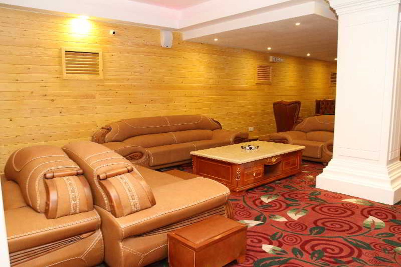 Araliya-Green-Hills-Bar-14