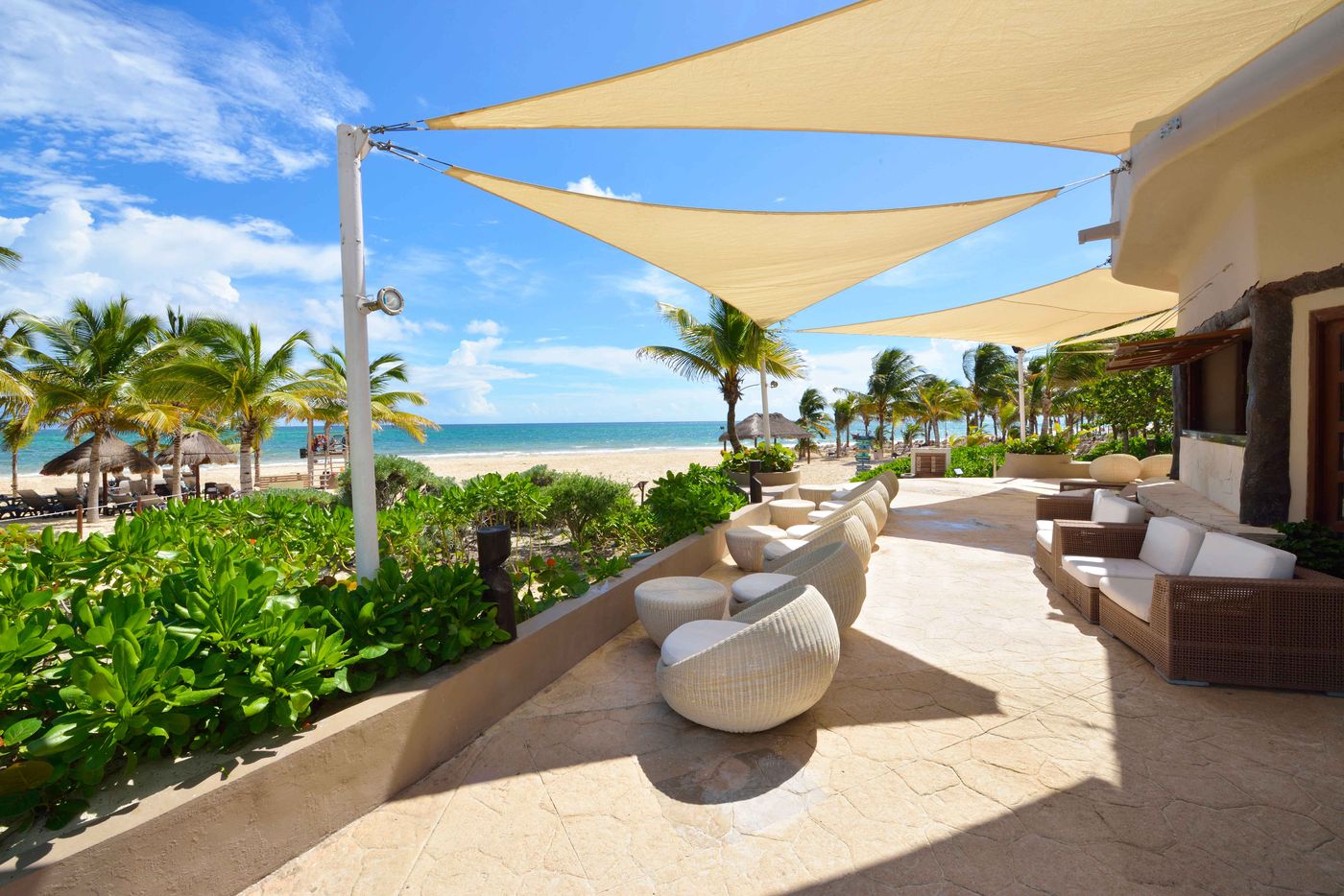 Catalonia-Playa-Maroma-All-Inclusive-Terrace-64