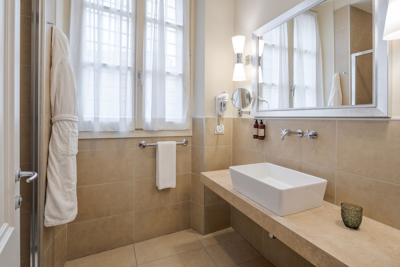 Donna-Camilla-Savelli-Room-28