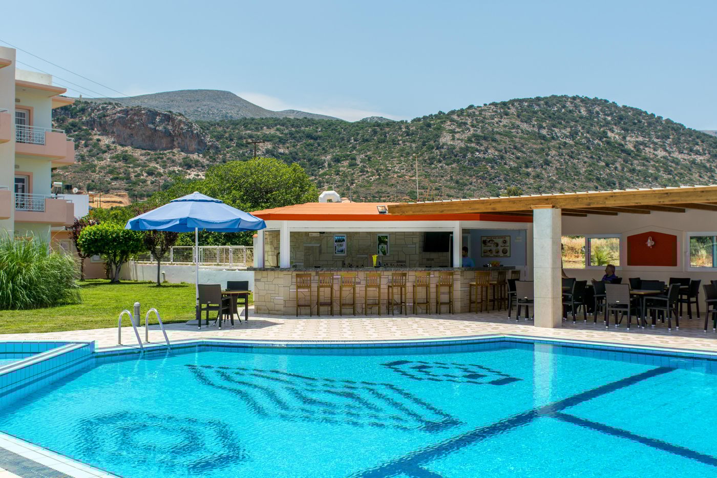 Manolis-Apartments-Pool-3