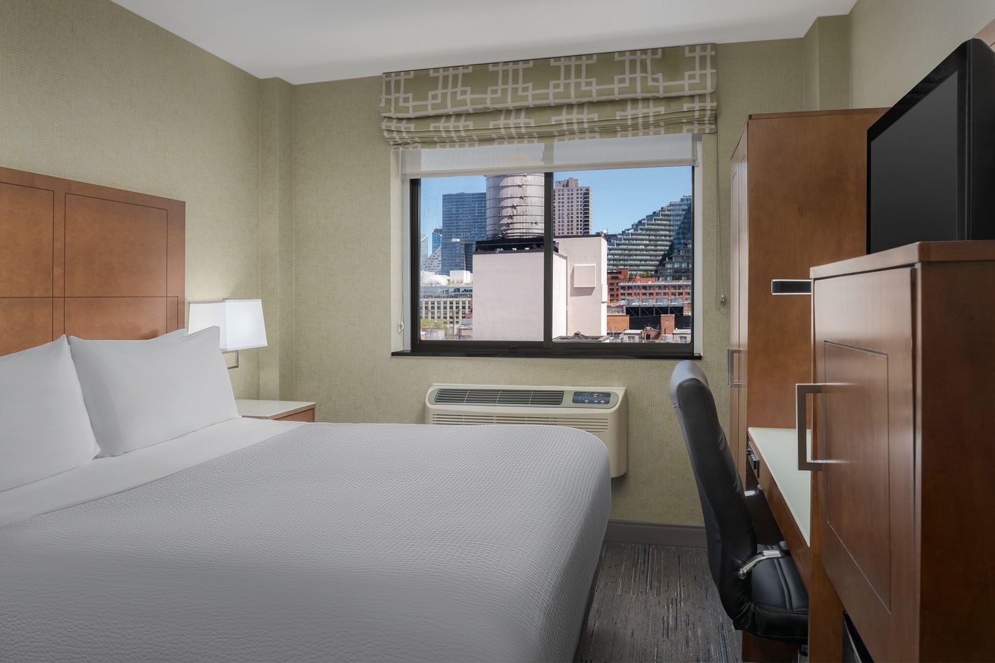 Holiday-Inn-Express-Manhattan-Midtown-West-Room-2