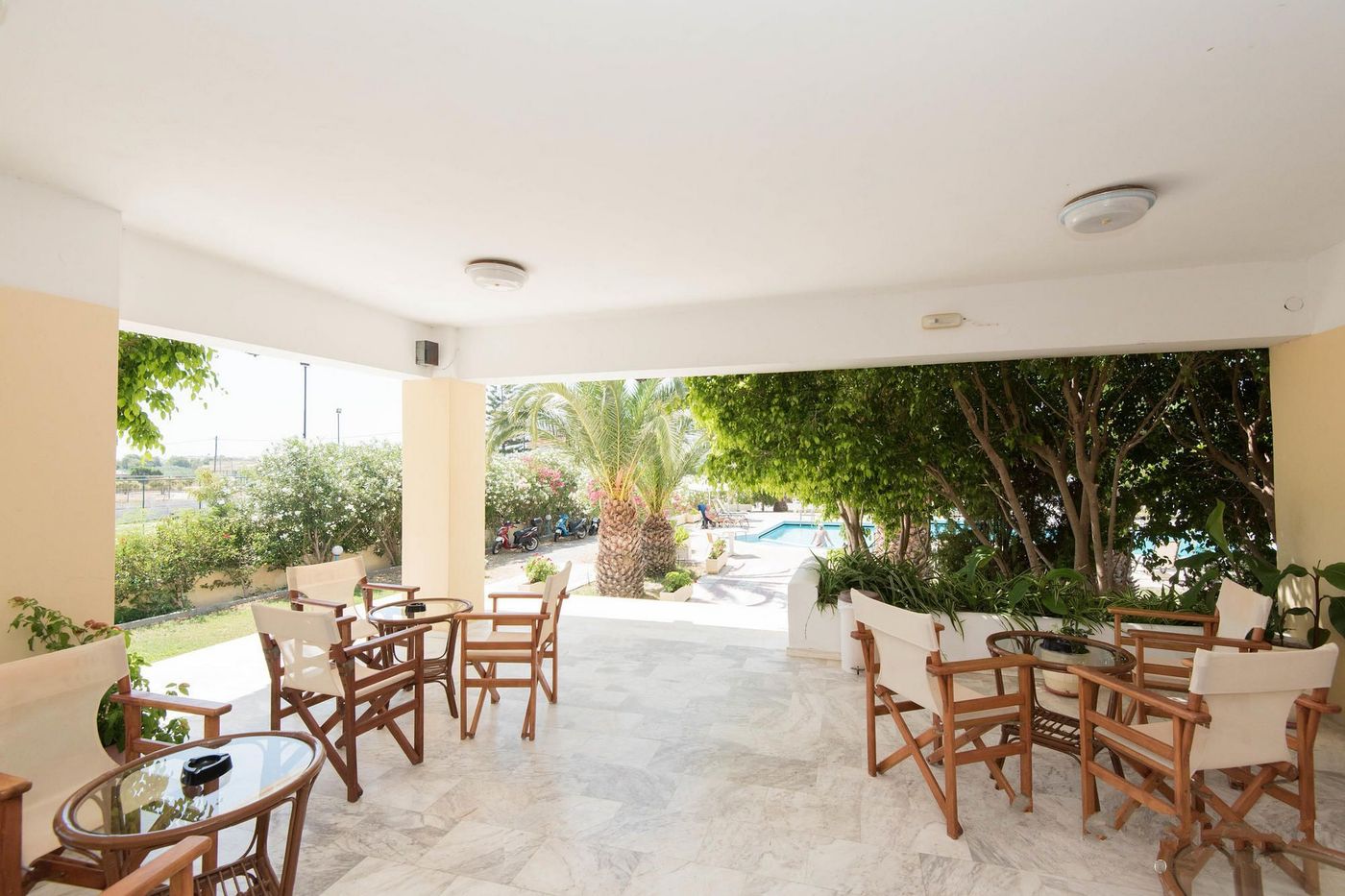 Leonidas-Hotel-And-Studios-Terrace-22